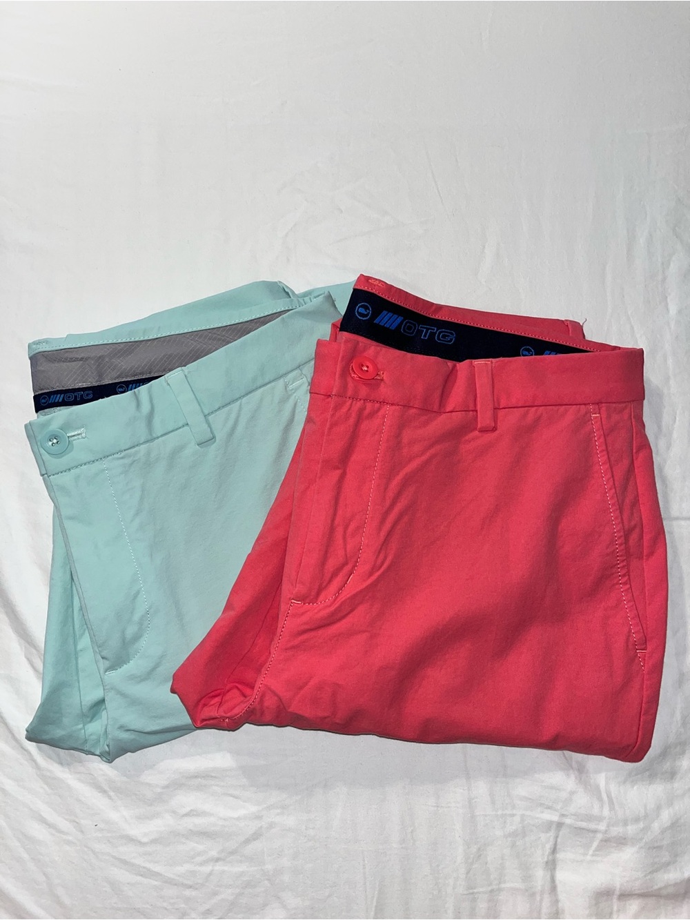 2 Vineyard Vines Men’s Performance OTG Chinos